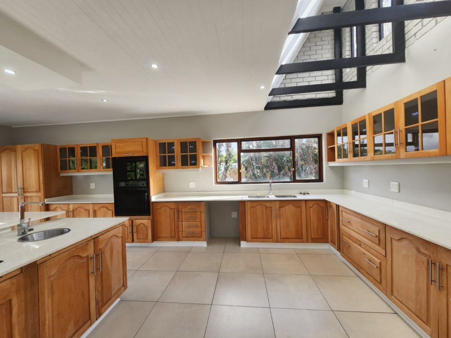 5 Bedroom Property for Sale in Loerie Park Western Cape